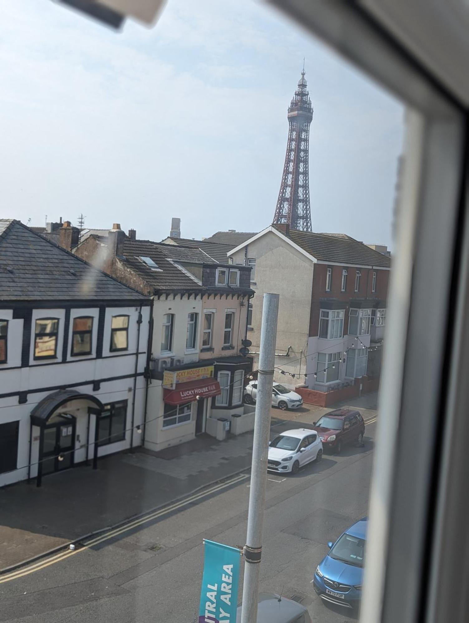 Wonky Towers Bed and Breakfast Blackpool Eksteriør billede
